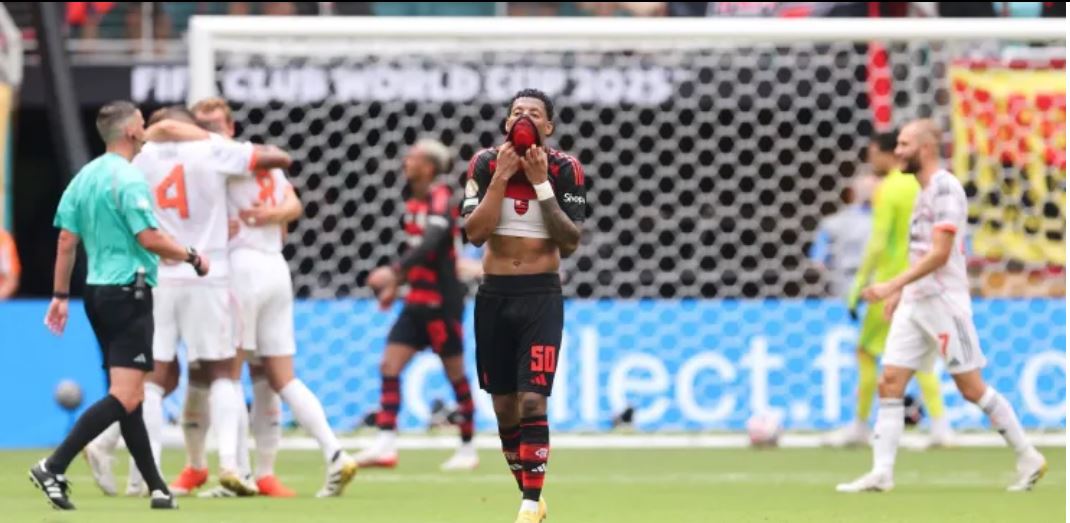 "Jogadores do Flamengo desolados após derrota no Mundial de Clubes 2025 nos Estados Unidos"