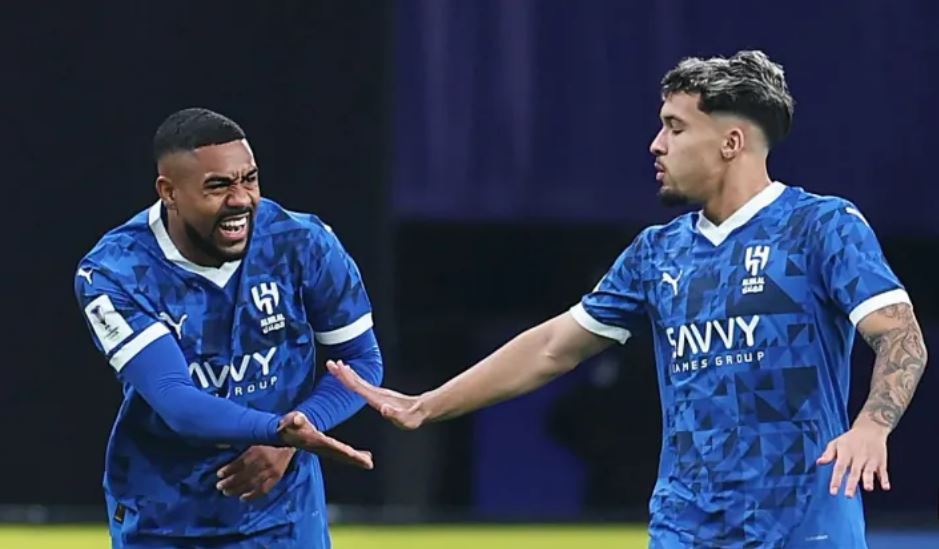 Jogadores do Al-Hilal comemoram vitória contra o Manchester City no Mundial de Clubes 2025